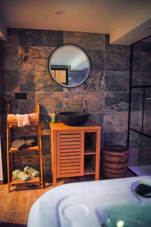 Nuit De La Sagesse "Jacuzzi Terrasse Et Parking Prive" Apartment Rouen Exterior foto